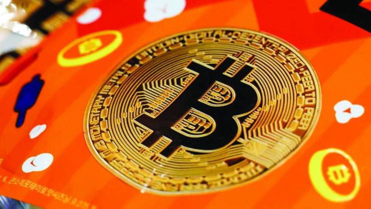 بتكوين تهبط دون مستوى 65 ألف دولار