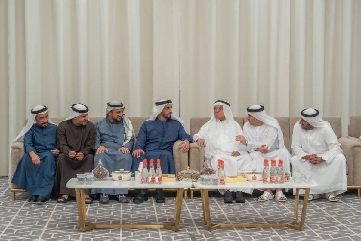 سيف بن زايد يعزي في وفاة محمد عبدالكريم الزرعوني