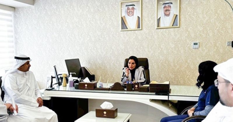 الحويلة ناقشت تحسين جودة الخدمات واستعرضت ملف الميكنة والتحول الرقمي في «الإعاقة»