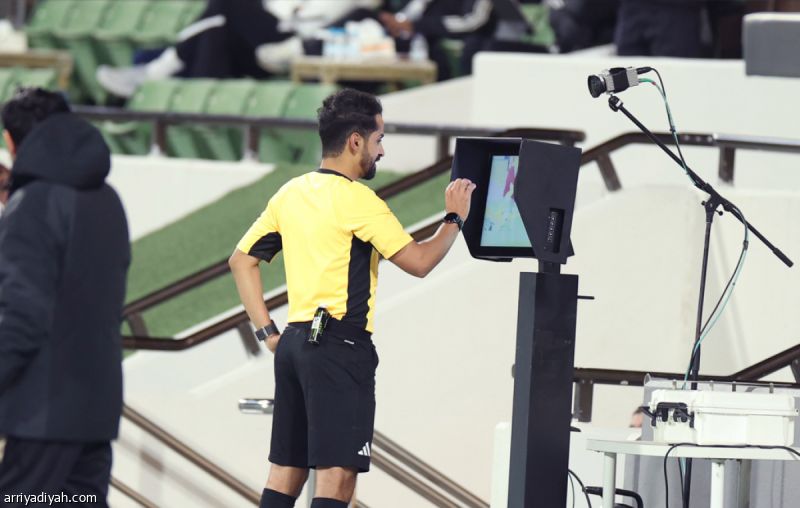 ضمك يطالب بتسجيلات حكام مواجهة الأهلي