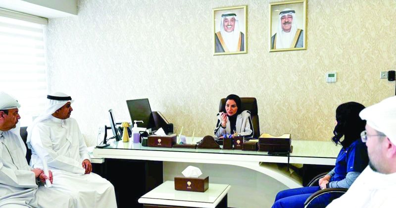 وزيرة الشؤون مترئسة اجتماع هيئة ذوي الإعاقة