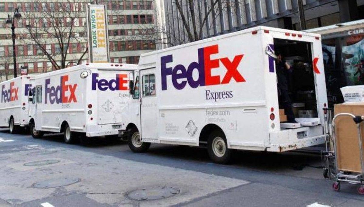 فيديكس تقاضي الحكومة الأمريكية لاسترداد الرسوم الجمركية بعد حكم المحكمة العليا