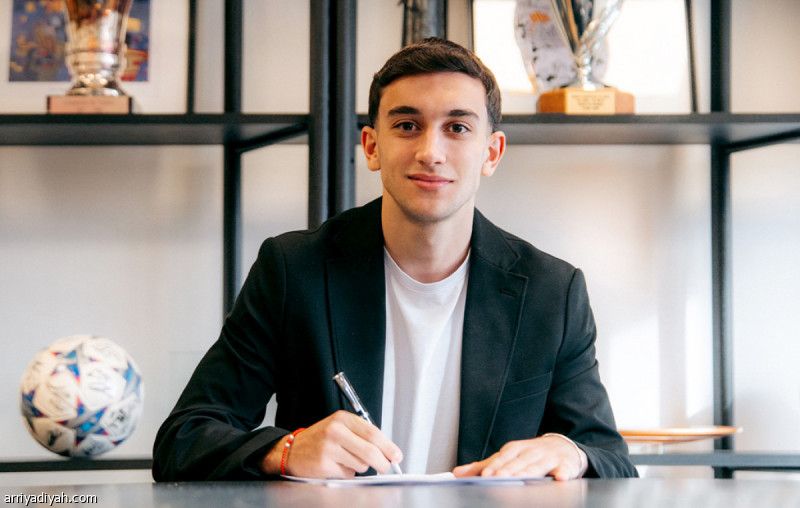 لانس يمدد عقد بولاتوفيتش