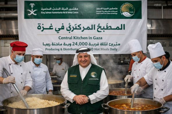 مركز الملك سلمان يفتتح مطبخًا مركزيًا في غزة لإنتاج 24 ألف وجبة ساخنة يوميًا
