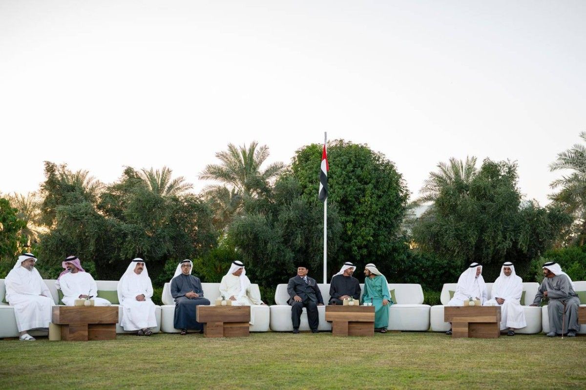 محمد بن زايد يستقبل محمد بن راشد وحكام الإمارات بمناسبة شهر رمضان المبارك