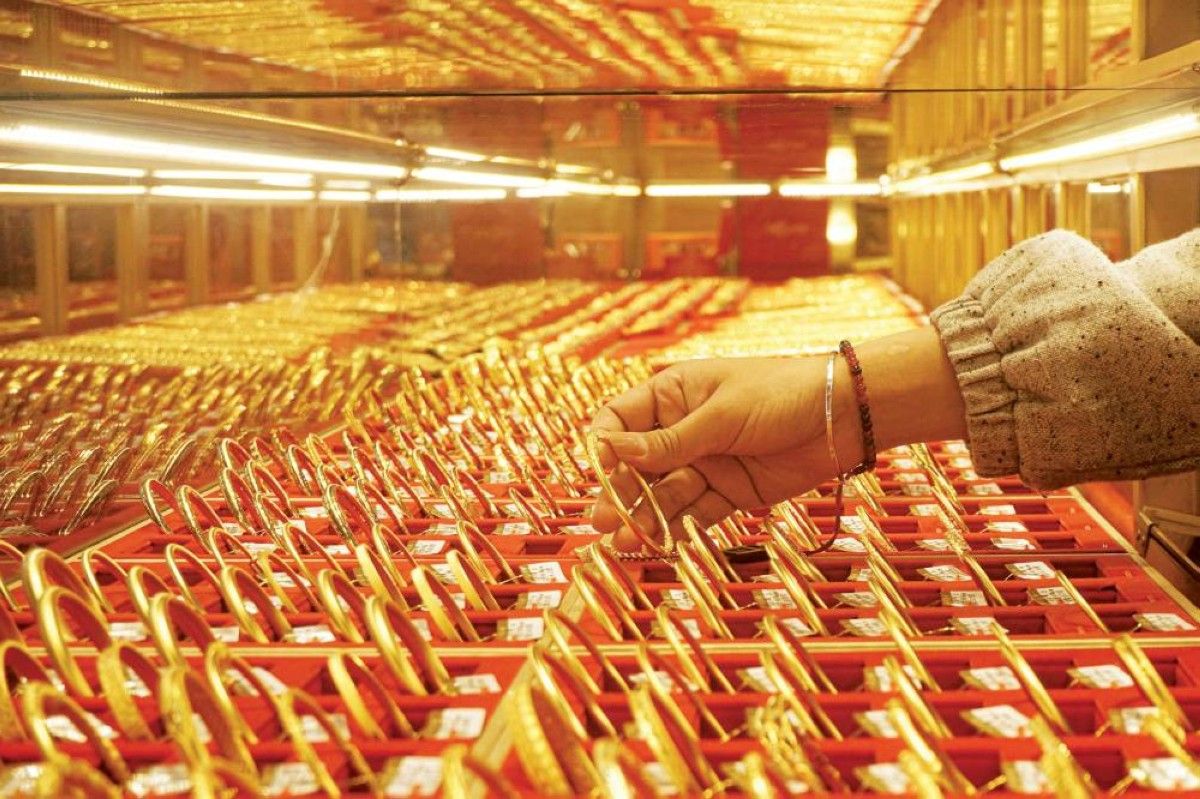 الذهب يتجه لتحقيق مكاسب للشهر السابع بفضل الطلب