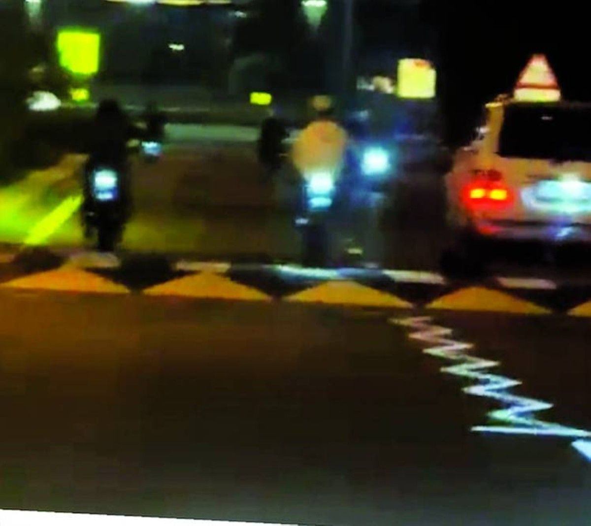 تحذير من قيادة المراهقين للدراجات النارية في الأحياء السكنية