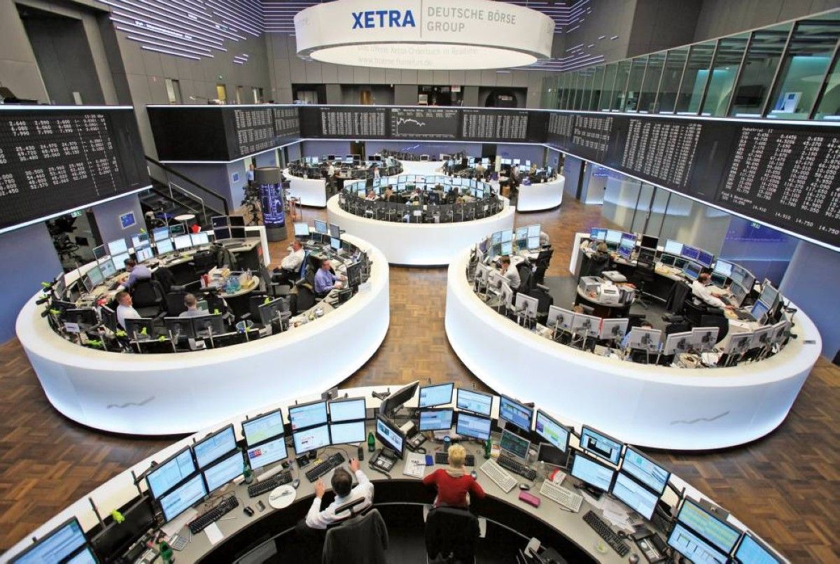 أسهم أوروبا تتجه لتحقيق مكاسب للشهر الثامن