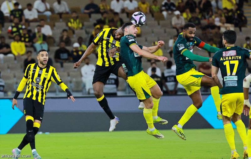 الخليج يطالب بتسجيلات حكام الاتحاد