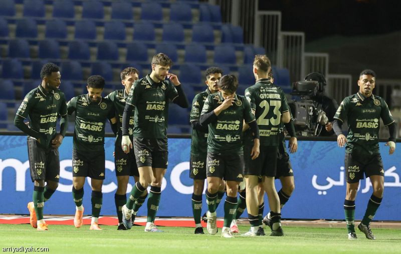 الخلود يرد الاعتبار أمام نيوم