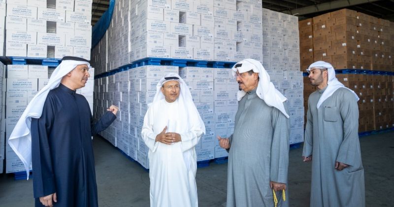 رئيس مجلس الوزراء يتفقد الشركة الكويتية للتموين وشركة مطاحن الدقيق