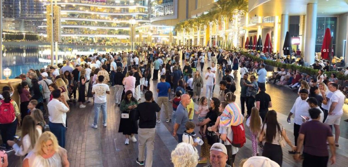 حركة نشطة وإقبال على المراكز التجارية في الإمارات