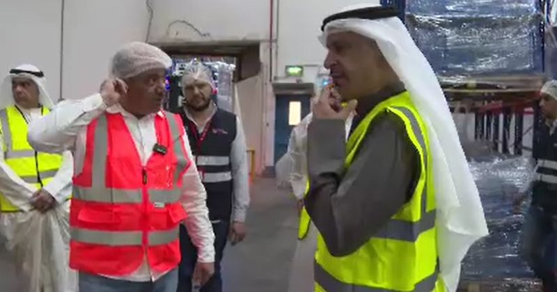 وزير التجارة يتفقد مصانع المياه وسوق «الفرضة» لتعزيز جاهزية الإمدادات