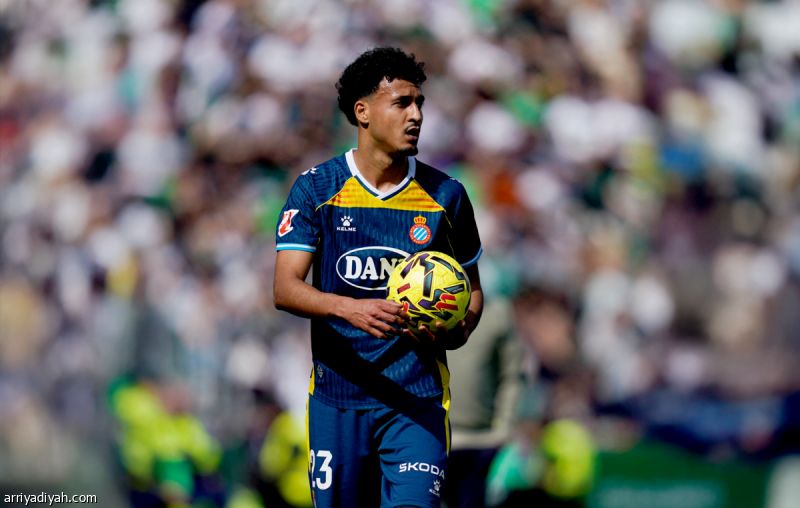 «العنصرية» توقف الدوري الإسباني