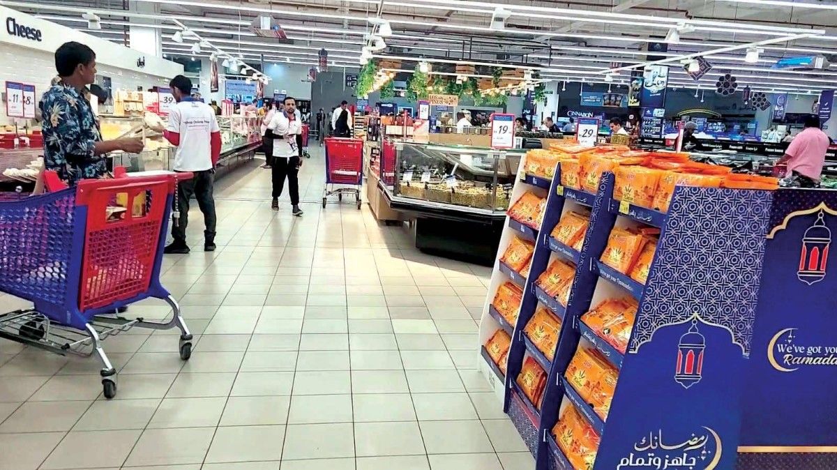 حركة نشطة وإقبال على المراكز التجارية في الإمارات