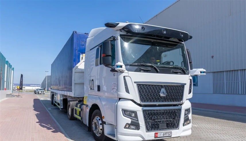 مركز النقل المتكامل في أبوظبي يعلن عن إطلاق مشروع تجريبي لتشغيل الشاحنات ذاتية القيادة .. إليك التفاصيل