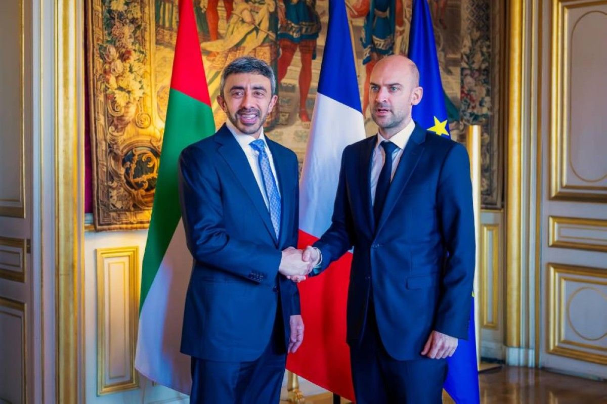 عبدالله بن زايد يلتقي وزير خارجية فرنسا في باريس