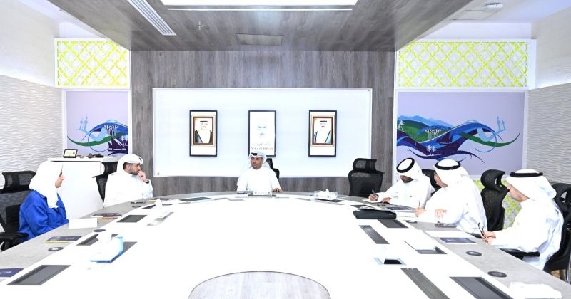 الجلاهمة مترئساً الاجتماع بقياديي هيئتي الرياضة والشباب