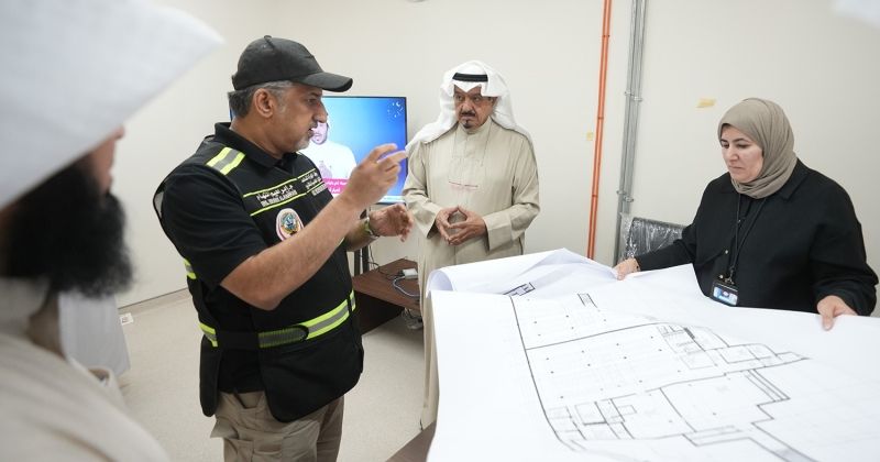 العبدالله خلال زيارة تفقدية إلى أحد ملاجئ منظومة الطوارئ