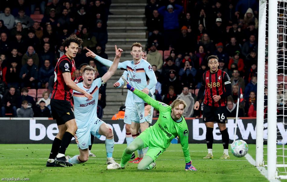 إيفرتون يكسب بيرنلي.. وبورنموث وبرايتون يتعادلان