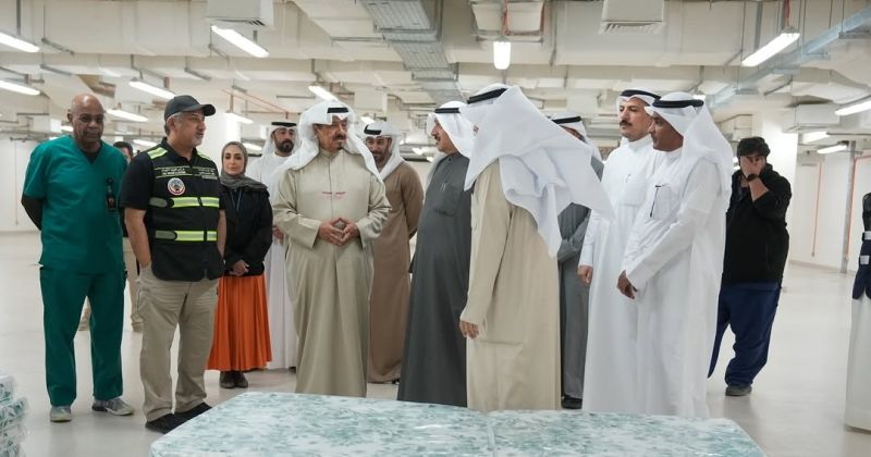 رئيس الوزراء يتفقد ملجأ للطوارئ ويزور وزارة الإعلام وميناء الشعيبة