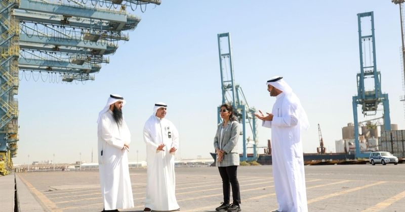 المشعان تطلع على سير العمل وآليات التشغيل في ميناء الشويخ
