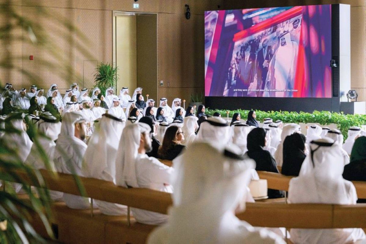 مجلس محمد بن زايد يستعرض رؤية الشيخ زايد وعلاقاته الدولية