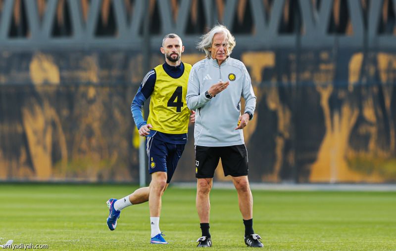 النصر.. بينتو أساسيّا والبوعينين بديلا