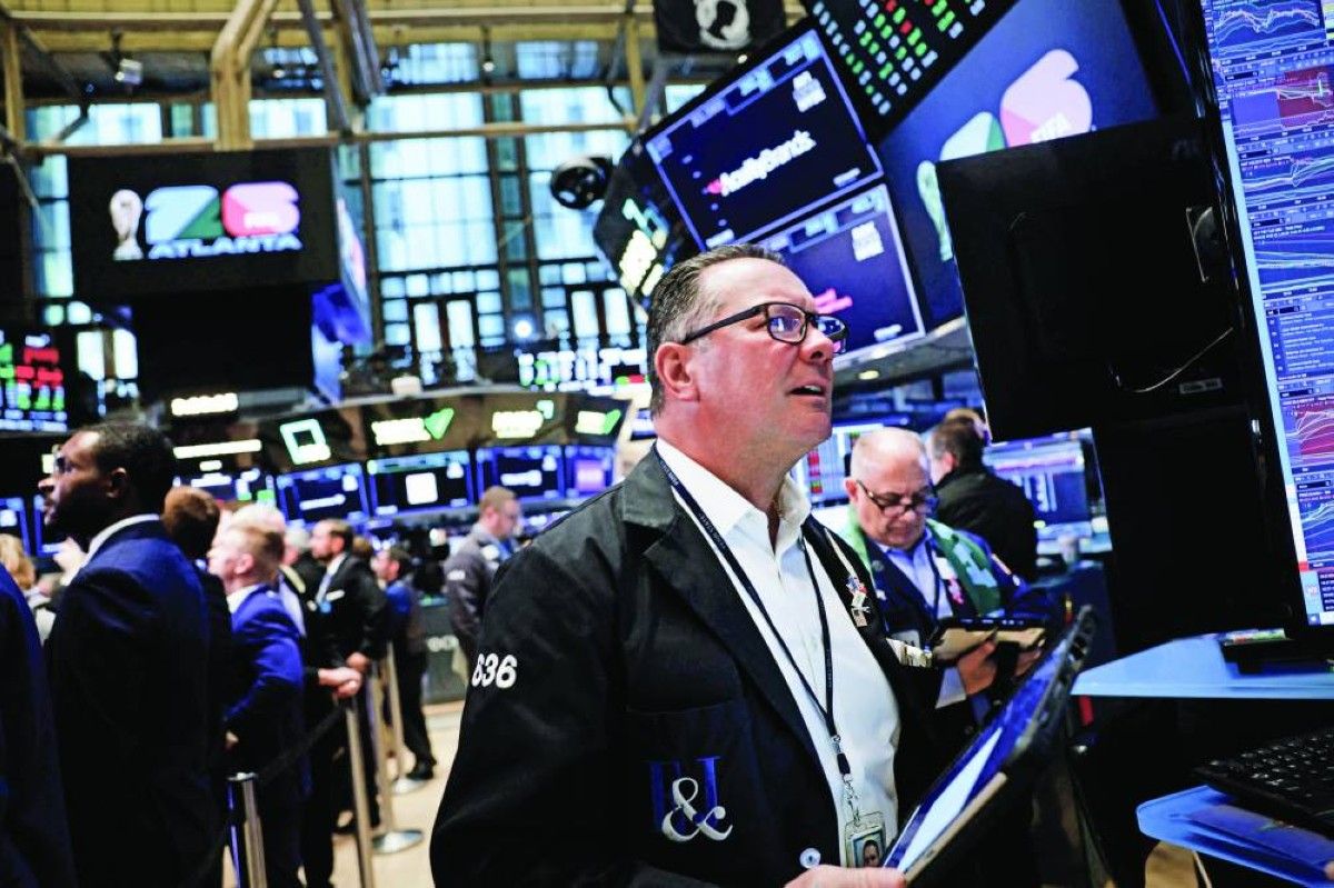 تراجع جماعي للأسهم الأمريكية والأوروبية وسط العزوف عن المخاطرة