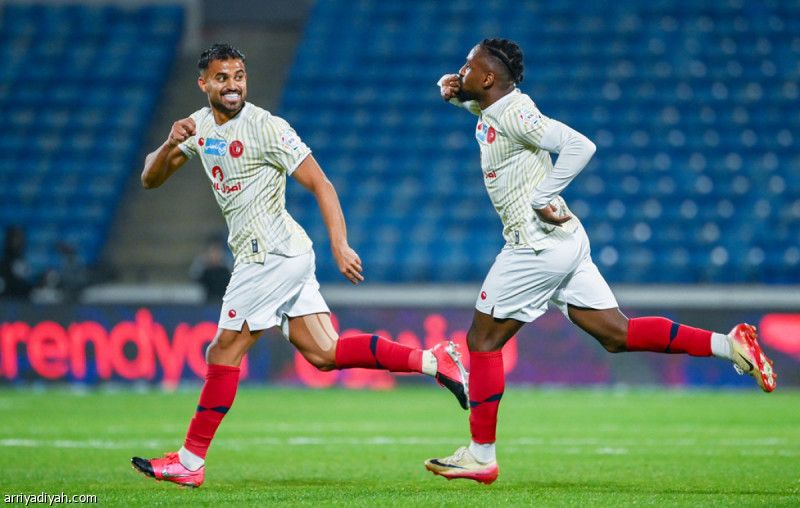 ضمك يكتب الانتصار الأول أمام الرياض