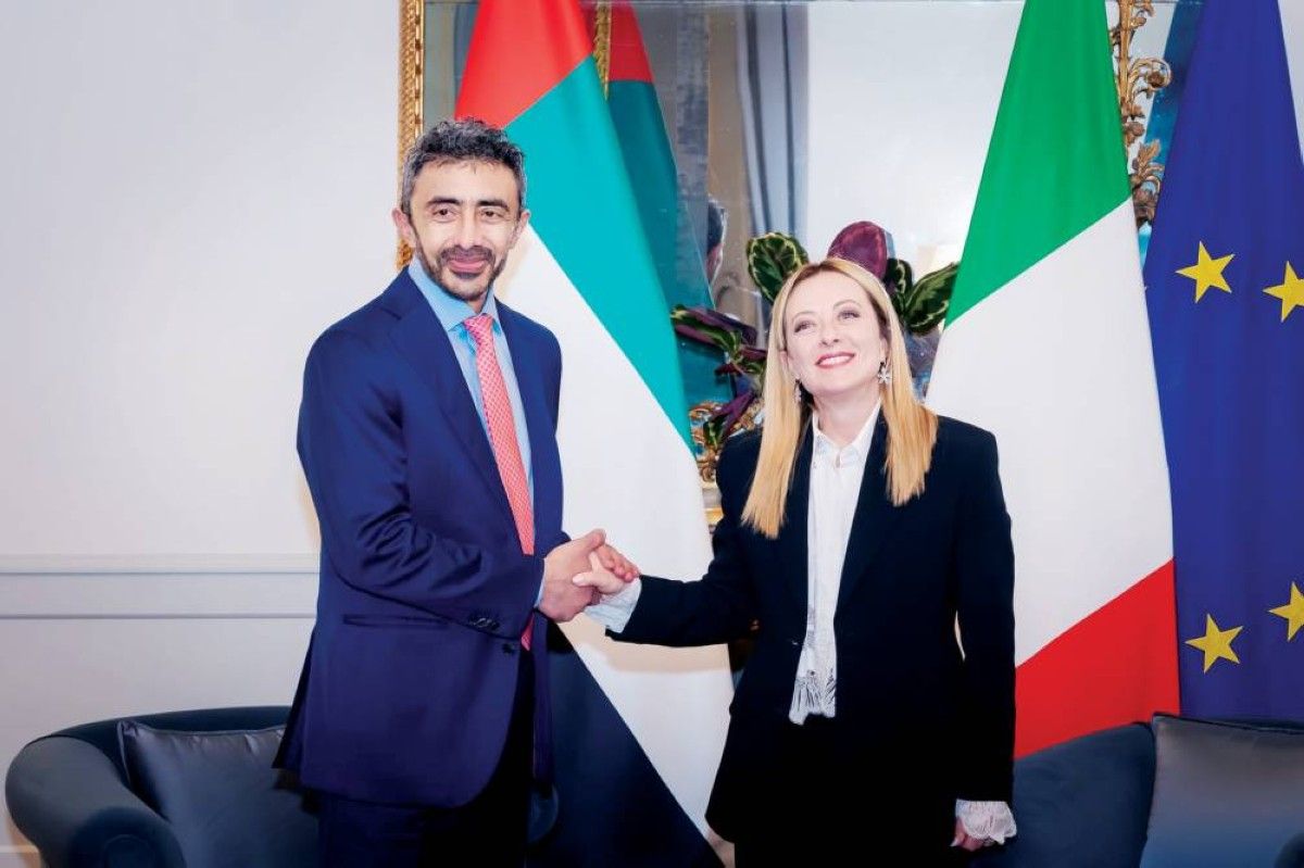 عبدالله بن زايد ورئيسة وزراء إيطاليا يبحثان التطورات الإقليمية والدولية