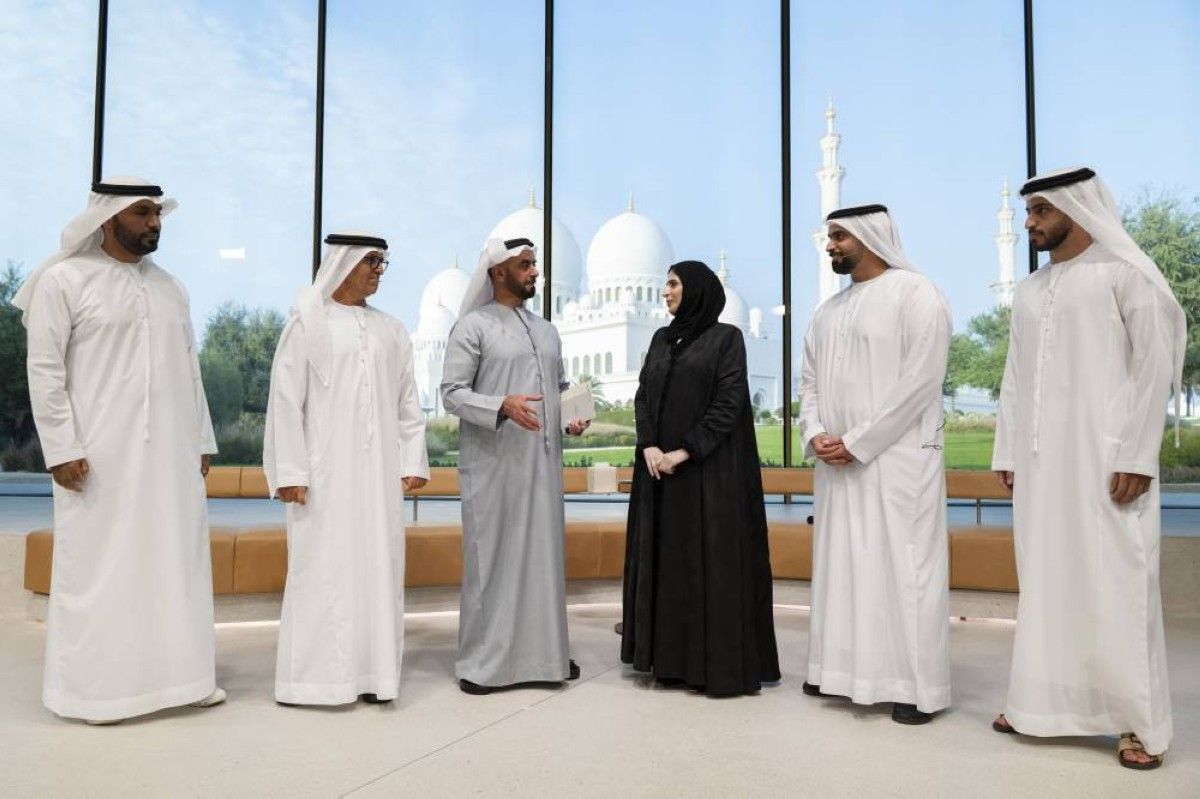 نظمها مجلس محمد بن زايد.. سيف بن زايد يشهد جلسة تحت عنوان "الشيخ زايد والرؤية الإنسانية العالمية لدولة الإمارات"