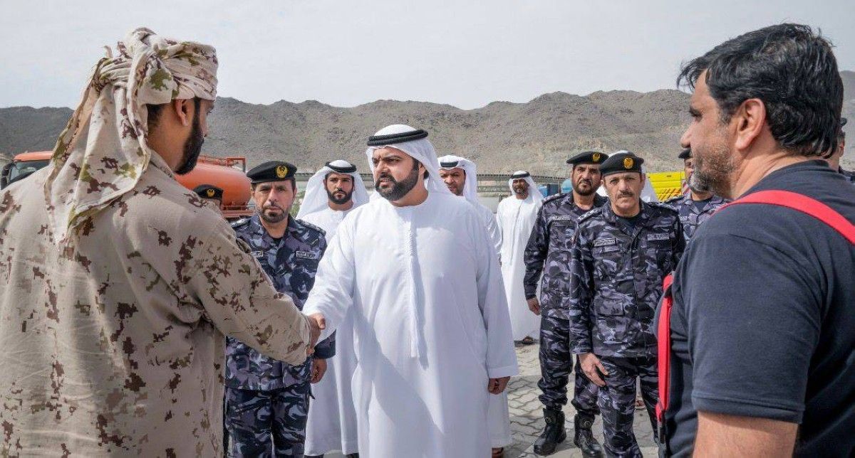 محمد الشرقي يزور منطقة الفجيرة للصناعات البترولية ويشيد بعمل الفرق الميدانية