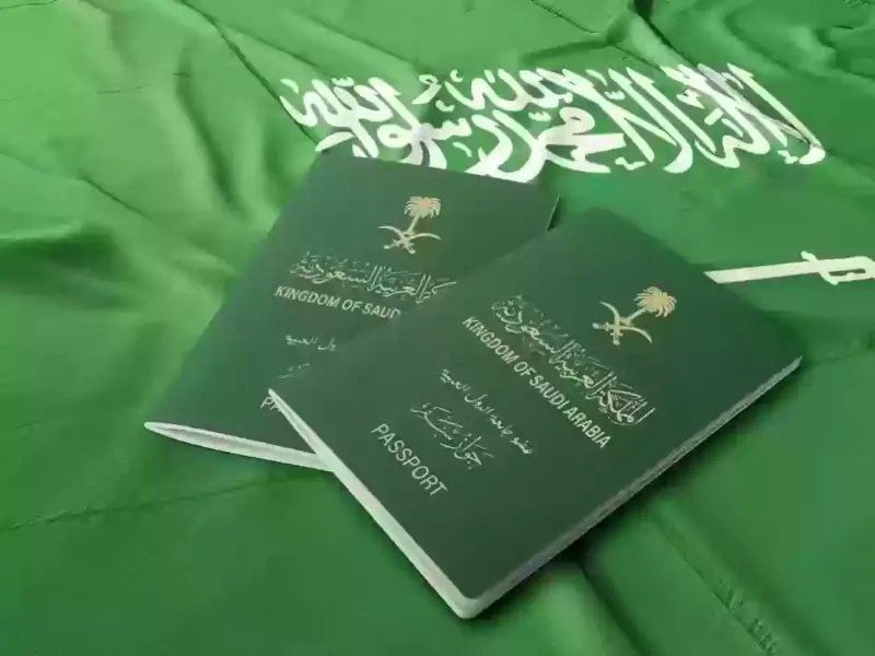 القرار دخل حيز التنفيذ | الجوازات السعودية توقف عمليات إصدار تأشيرات الزيارة للفئات