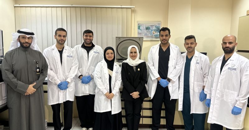 الوزيرة الفليج متوسطة مسؤولي مختبر فحص الاغذية