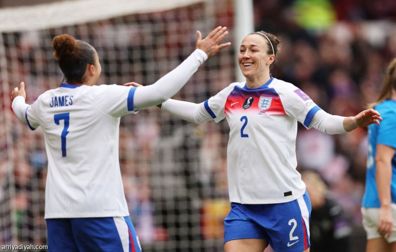 لوسي وجورجيا تقودان إنجلترا إلى الفوز