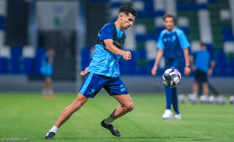 انتقال حر وعقد 5 مواسم.. الهلال يخطف العنزي