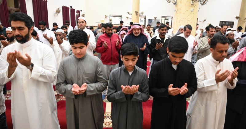 مساجد الكويت تحتضن المصلين في صلاة القيام وسط إجراءات احترازية