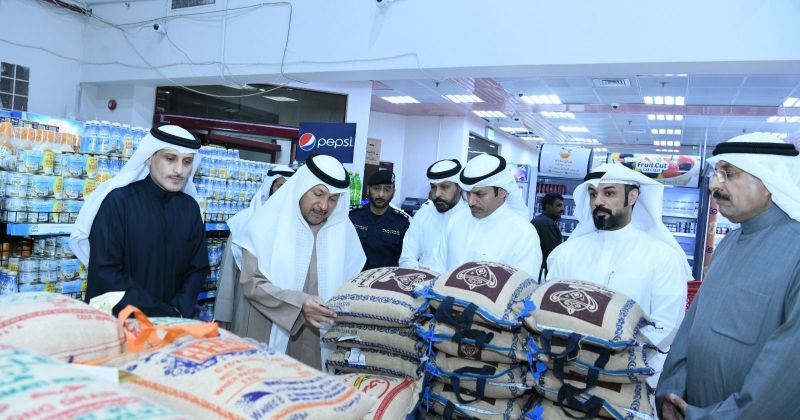 محافظ الفروانية يتفقّد توافر السلع في «تعاونية صباح الناصر»