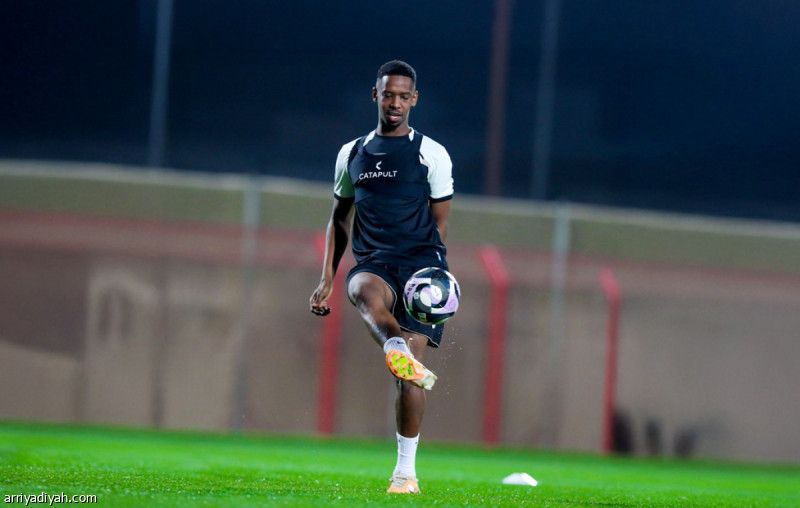 ربيع يعوض غياب حركاس أمام النجمة