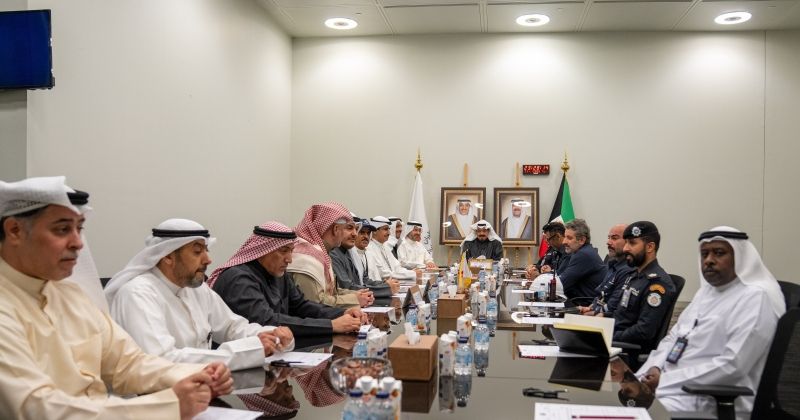 رئيس الوزراء يقوم بزيارة تفقدية إلى مبنى الهيئة العامة للطيران المدني