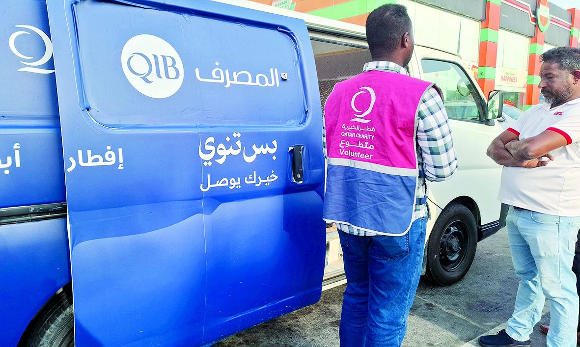 بدعم من مصرف قطر الإسلامي.. قطر الخيرية تقدّم مبادرة «الإفطار المتنقل» للعمال خلال رمضان