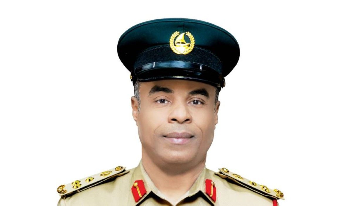 شرطة دبي تدعو السائقين إلى الالتزام وعدم الوقوف العشوائي أمام المساجد