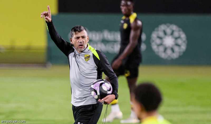 الاتحاد يلاحق ظهيرا أيسر