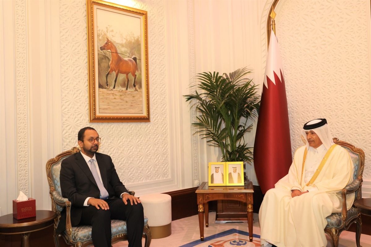 رئيس مجلس الشورى يجتمع مع سفير المملكة المتحدة لدى الدولة