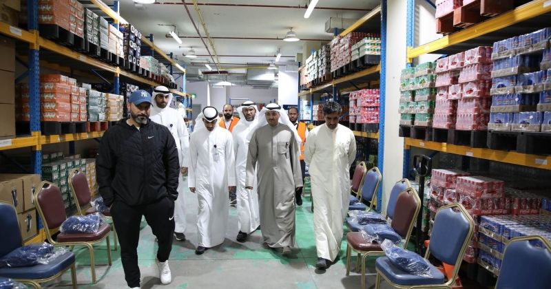 الشبيب يتفقد ملاجئ العاملين