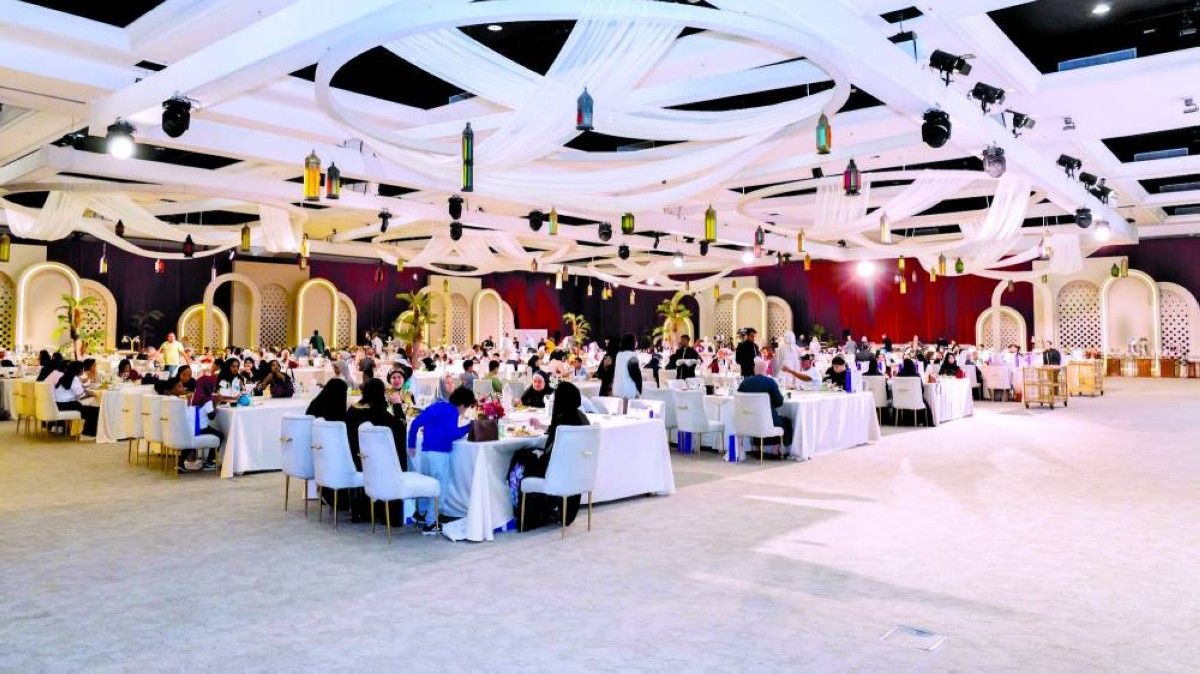 «أصدقاء مرضى السرطان» تجمع 300 مريض وعائلاتهم على مائدة إفطار رمضانية