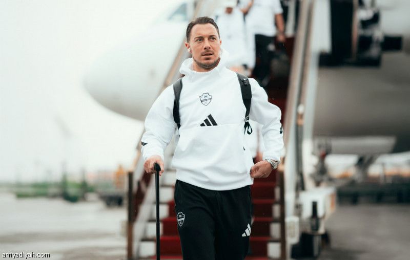 الأهلي يصل الدمام.. واجتماع يحدد الأجانب