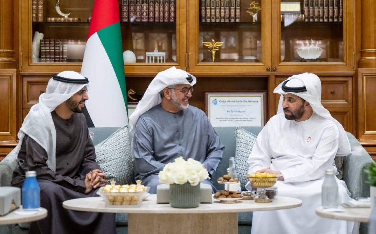 حمدان بن زايد يقف على سير برامج الهلال الأحمر الرمضانية داخل الدولة وخارجها