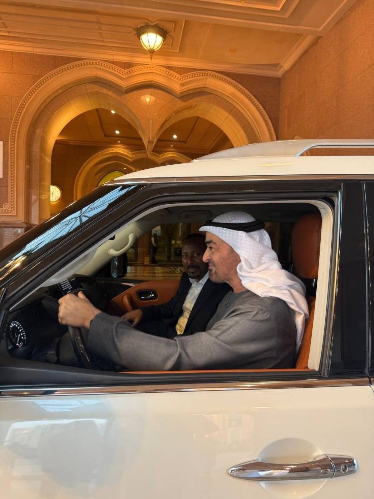 رئيس الدولة ورئيس وزراء إثيوبيا يبحثان علاقات التعاون والتطورات الإقليمية